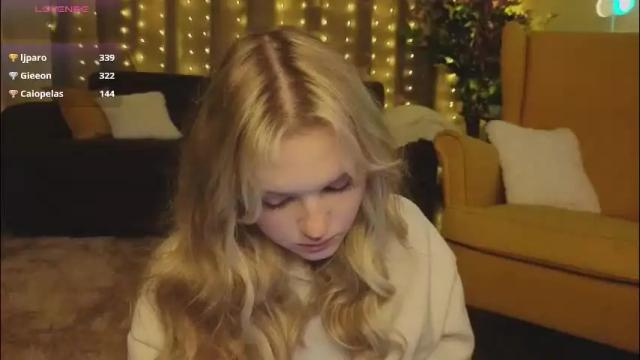 Image 2 of lorettacarnley Stream on Chaturbate on 28 days ago