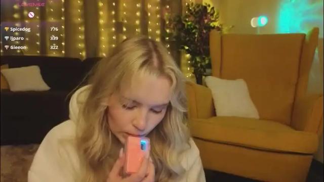 Image 7 of lorettacarnley Stream on Chaturbate on 28 days ago