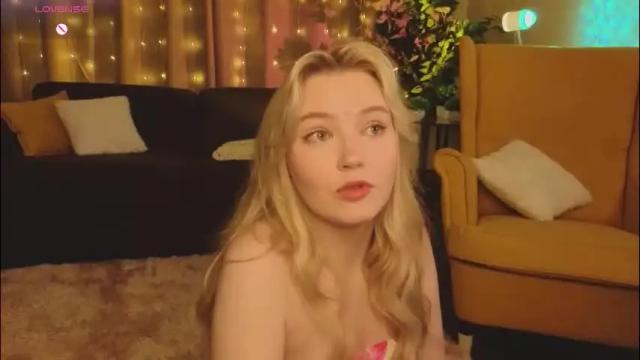 Image 10 of lorettacarnley Stream on Chaturbate on 26 days ago