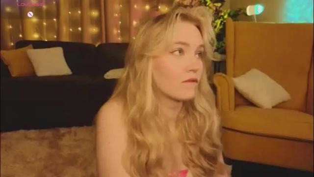 Image 12 of lorettacarnley Stream on Chaturbate on 26 days ago