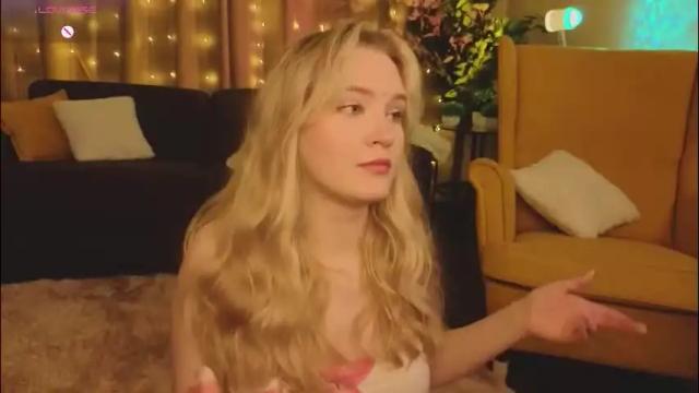 Image 2 of lorettacarnley Stream on Chaturbate on 26 days ago