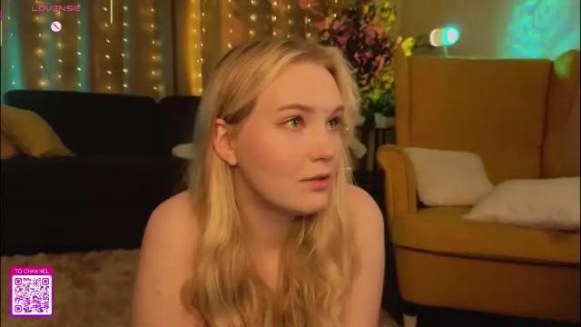 Image 10 of lorettacarnley Stream on Chaturbate on 25 days ago