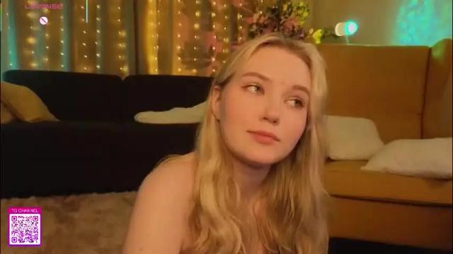 Image 11 of lorettacarnley Stream on Chaturbate on 25 days ago