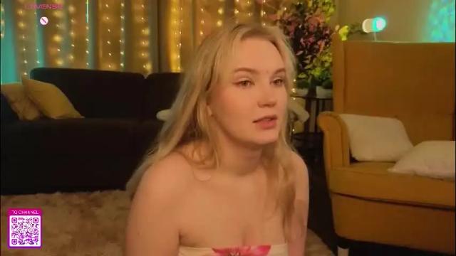 Image 3 of lorettacarnley Stream on Chaturbate on 25 days ago