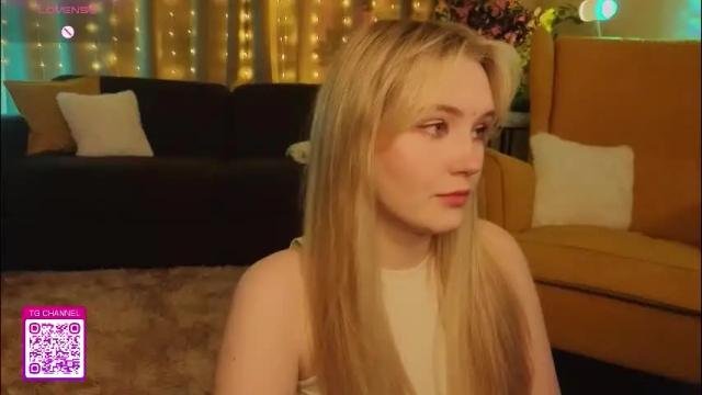 Image 3 of lorettacarnley Stream on Chaturbate on 24 days ago