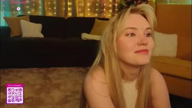 Image 7 of lorettacarnley Stream on Chaturbate on 24 days ago