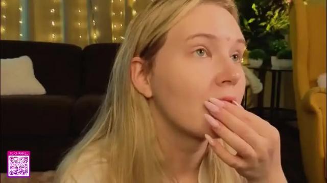 Image 3 of lorettacarnley Stream on Chaturbate on 20 days ago