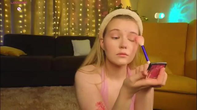 Image 3 of lorettacarnley Stream on Chaturbate on 23 hours ago