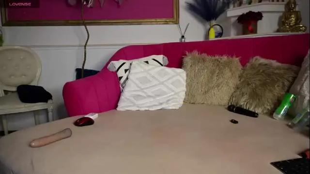 Image 12 of lorimineli Stream on Chaturbate on 27 days ago