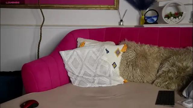 Image 4 of lorimineli Stream on Chaturbate on 1 month ago