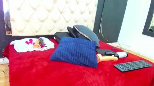 Image 6 of lorrewilliams Stream on Chaturbate on 18 months ago