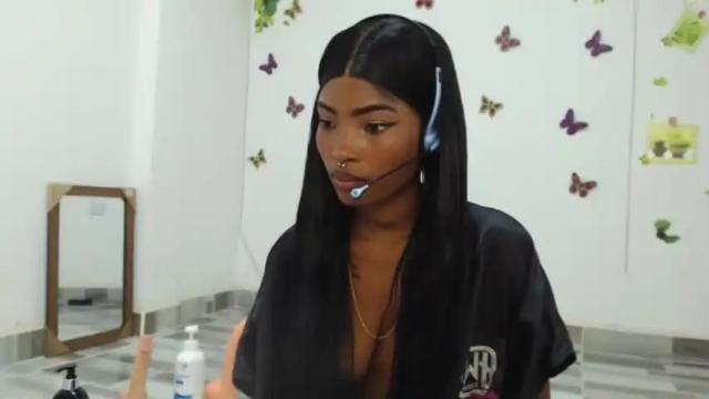 Image 8 of lorrewilliams Stream on Chaturbate on 16 months ago