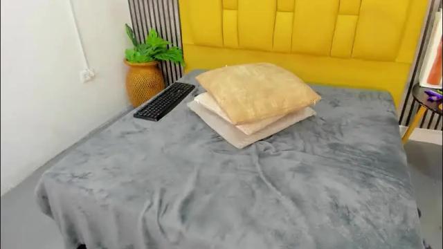 Image 4 of lorrewilliams Stream on Chaturbate on 2 months ago