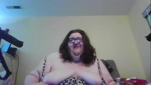 Image 4 of lottapounds Stream on Chaturbate on 7 months ago