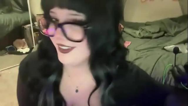 Image 12 of lottiepoppie Stream on Chaturbate on 2 months ago