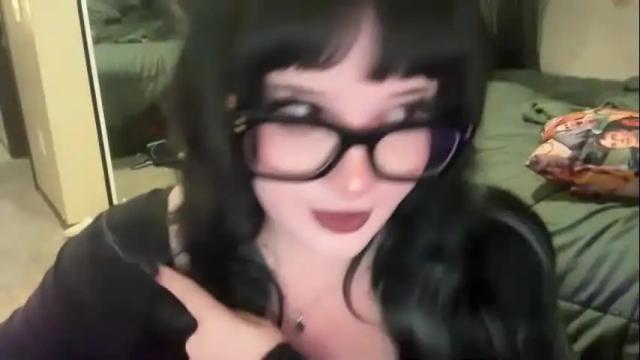 Image 3 of lottiepoppie Stream on Chaturbate on 2 months ago