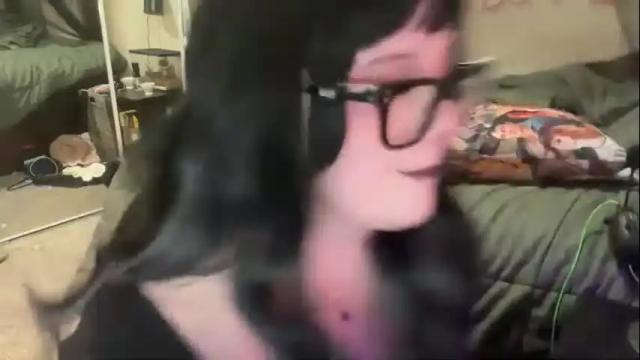 Image 7 of lottiepoppie Stream on Chaturbate on 2 months ago