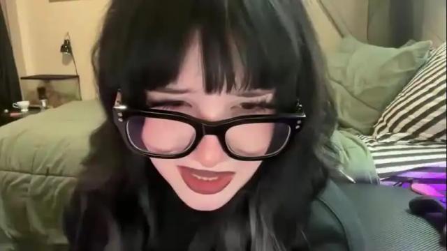Image 10 of lottiepoppie Stream on Chaturbate on 2 months ago