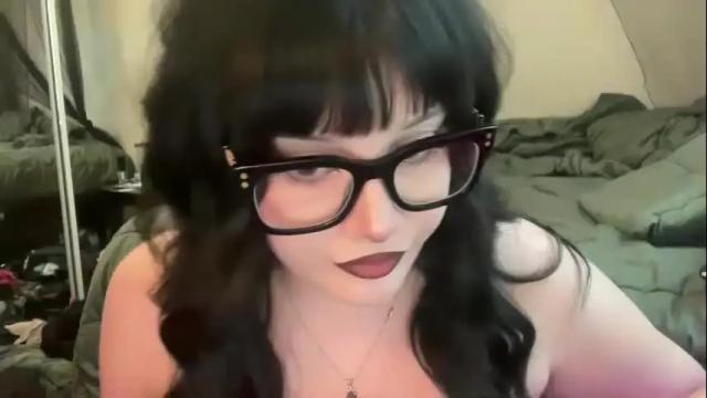 Image 3 of lottiepoppie Stream on Chaturbate on 10 days ago