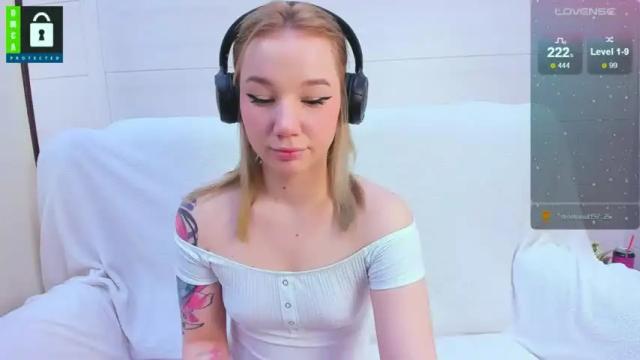 Image 10 of lottyduesko Stream on Chaturbate on 16 months ago