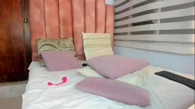 Image 8 of lou_rosse Stream on Chaturbate on 9 days ago