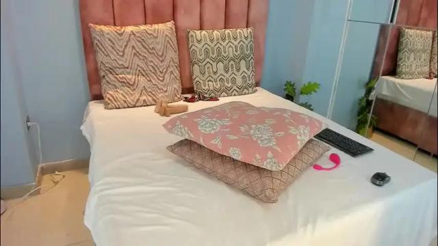 Image 7 of lou_rosse Stream on Chaturbate on 13 days ago