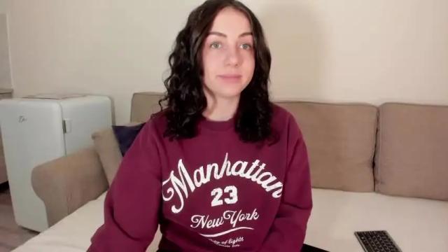 Image 4 of louise_phlox Stream on Chaturbate on 17 months ago