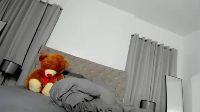 Image 12 of louiseelizabeth Stream on Chaturbate on 1 month ago