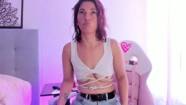 Image 4 of lourreinstounn Stream on Chaturbate on 14 months ago