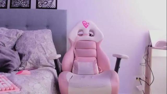 Image 11 of lourreinstounn Stream on Chaturbate on 2 days ago