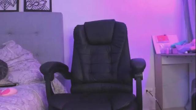 Image 11 of lourreinstounn Stream on Chaturbate on 13 days ago