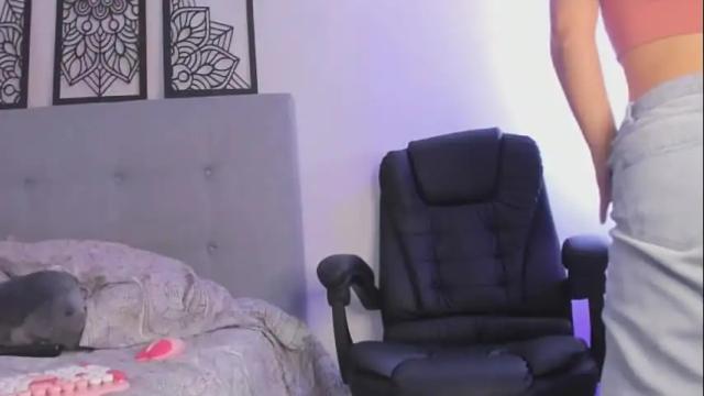 Image 8 of lourreinstounn Stream on Chaturbate on 11 days ago
