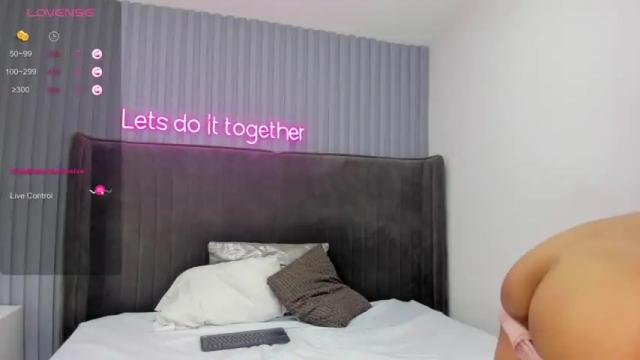 Image 2 of love_cameron Stream on Chaturbate on 14 months ago