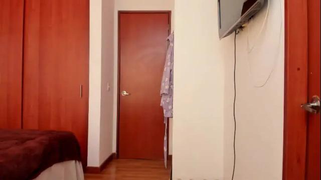 Image 3 of love_kris Stream on Chaturbate on 1 month ago