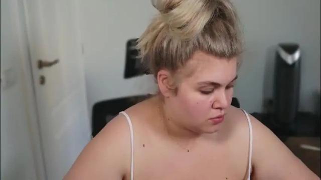 Image 7 of love_wiggy18 Stream on Chaturbate on 2 months ago