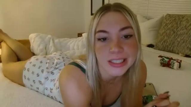 Image 3 of lovecayaxo Stream on Chaturbate on 17 months ago