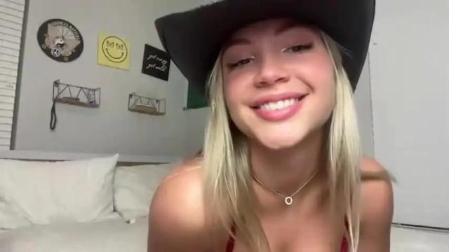 Image 10 of lovecayaxo Stream on Chaturbate on 16 months ago