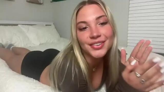 Image 4 of lovecayaxo Stream on Chaturbate on 15 months ago