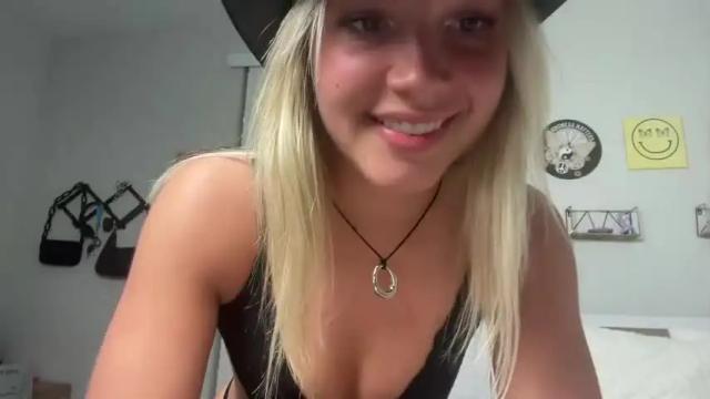 Image 10 of lovecayaxo Stream on Chaturbate on 11 months ago