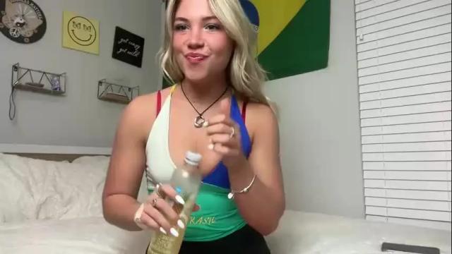 Image 6 of lovecayaxo Stream on Chaturbate on 15 months ago