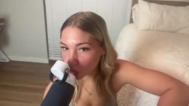 Image 11 of lovecayaxo Stream on Chaturbate on 15 months ago