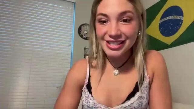 Image 4 of lovecayaxo Stream on Chaturbate on 14 months ago