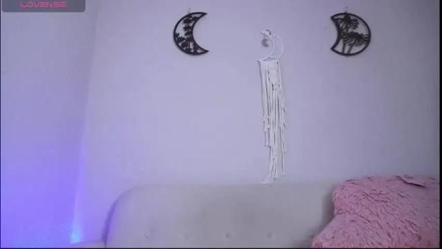 Image 2 of loveegirll Stream on Chaturbate on 1 month ago