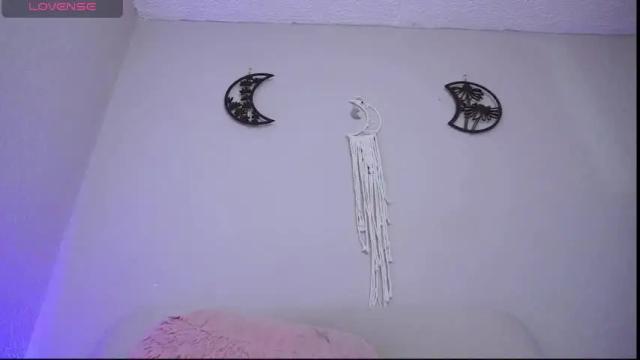 Image 3 of loveegirll Stream on Chaturbate on 1 month ago