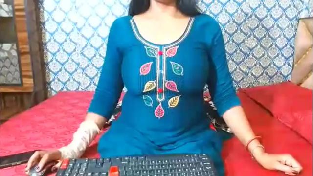 Image 2 of lovefunnitya Stream on Chaturbate on 3 days ago