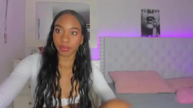Image 2 of loveit_hermione Stream on Chaturbate on 12 months ago