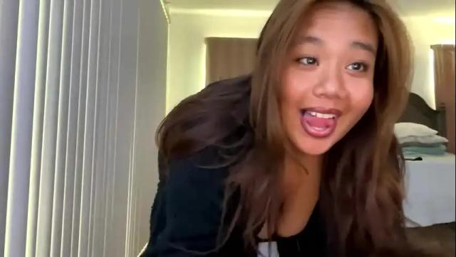 Image 2 of lovellly_ Stream on Chaturbate on 2 months ago