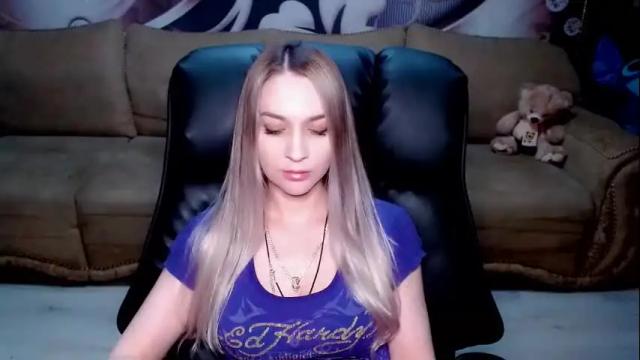 Image 2 of lovellymalina Stream on Chaturbate on 29 days ago