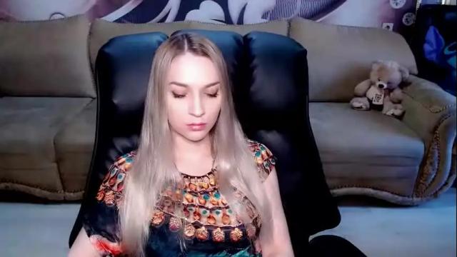 Image 2 of lovellymalina Stream on Chaturbate on 23 days ago