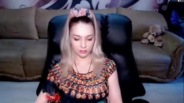 Image 12 of lovellymalina Stream on Chaturbate on 17 days ago